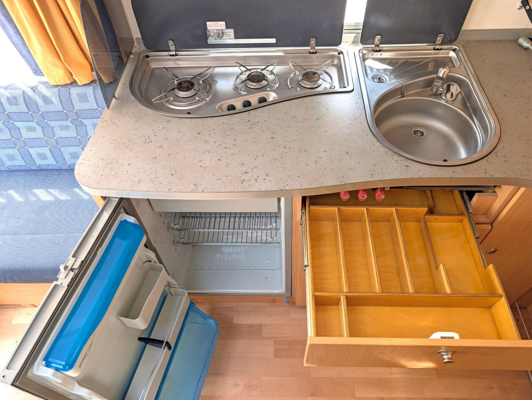 Knaus Veicoli da campeggio: Wohnwagen Knaus 500 – Usato da Winterthur venduto da MCW 6