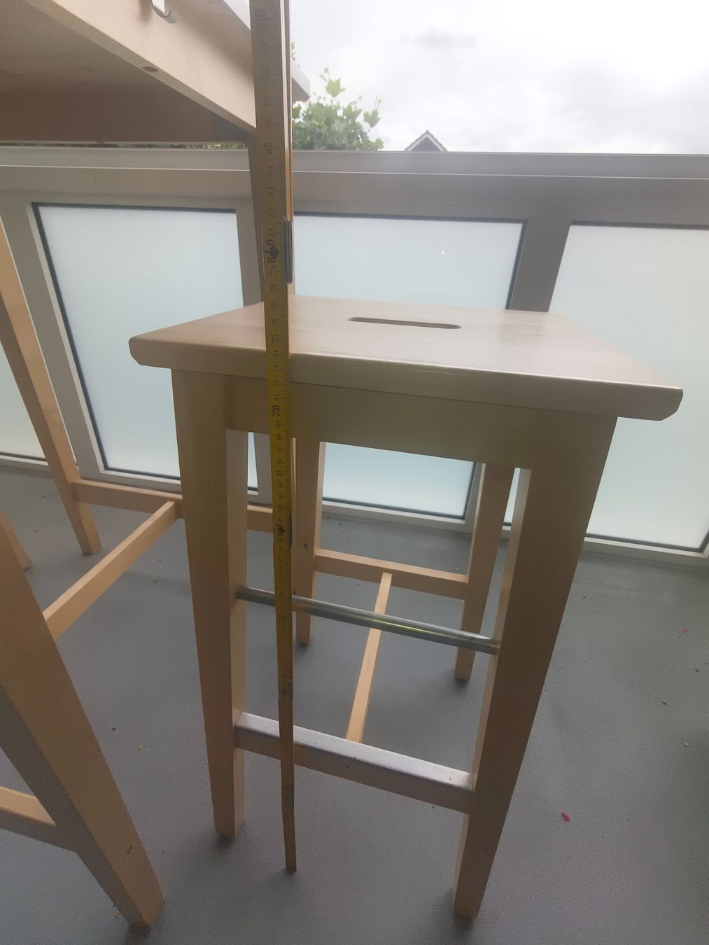 Ikea Set di tavolo e panche: Hochtisch mit 2 Hockern auf Holz – Usato da Langenthal venduto da Marc4614 3
