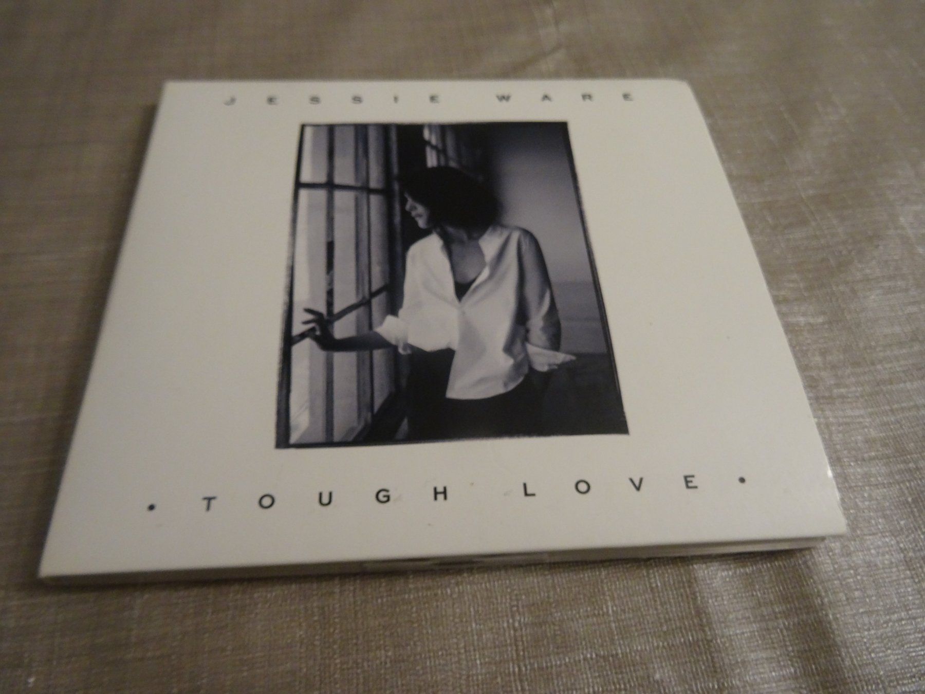 CD: Jessie Ware - Tough Love (CD) – Usato da Olten venduto da Disc-Ausverkauf