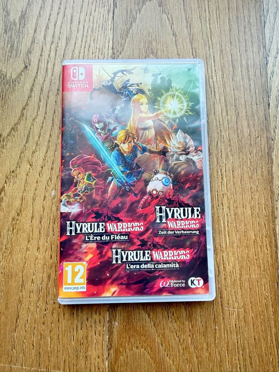 Nintendo Jeux: Hyrule Warriors / Nintendo Switch – D'occasion à Läufelfingen par Seraphim13