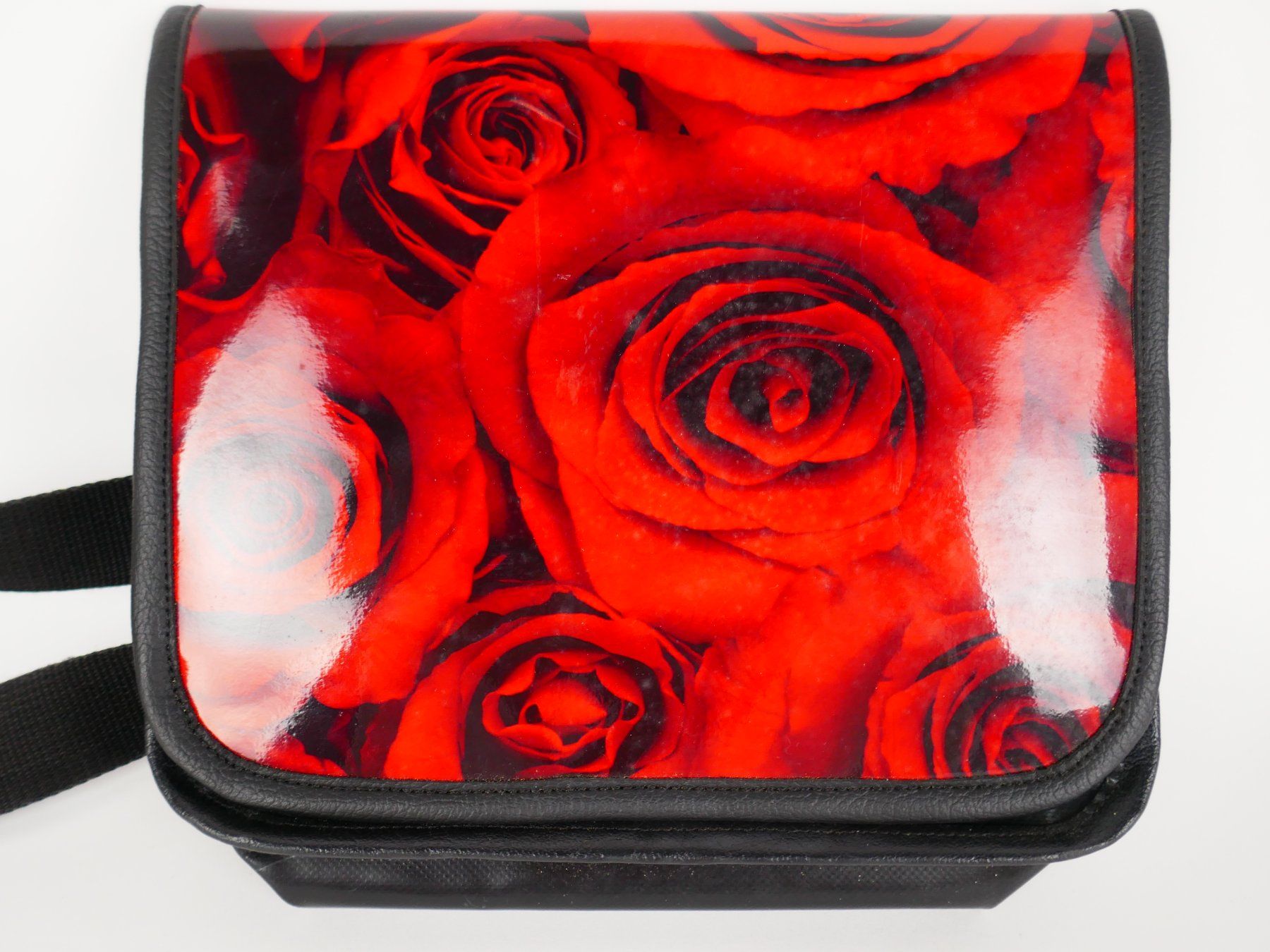 Borse da donna: Umhängetasche mit Rosenmotiv – Usato da Urtenen-Schönbühl venduto da Restwert_Schoenbuehl 1
