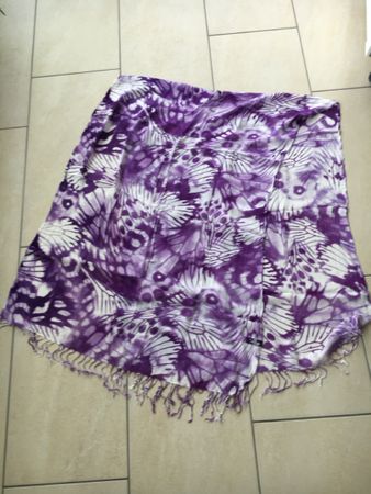 Schicker Schal mit Schmetterlingen, lila/weiss