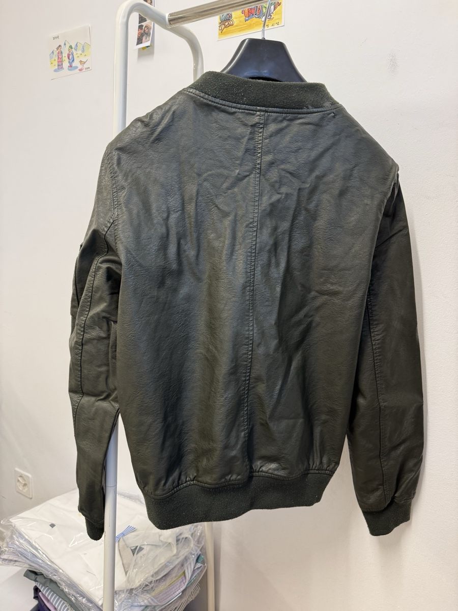 Jacken: Bomberjacke Kunstleder Olive Vintage L – Gebraucht aus Effretikon von rus_2l2p 1