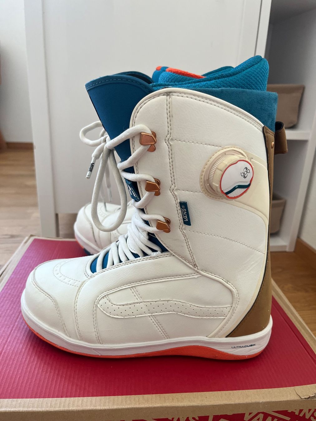 Vans Scarpe da donna: Vans Ferra Snowboardboot neuwertig EU 40 – Nuovo (secondo la descrizione) da Flims Waldhaus venduto da kat_gs8f 1