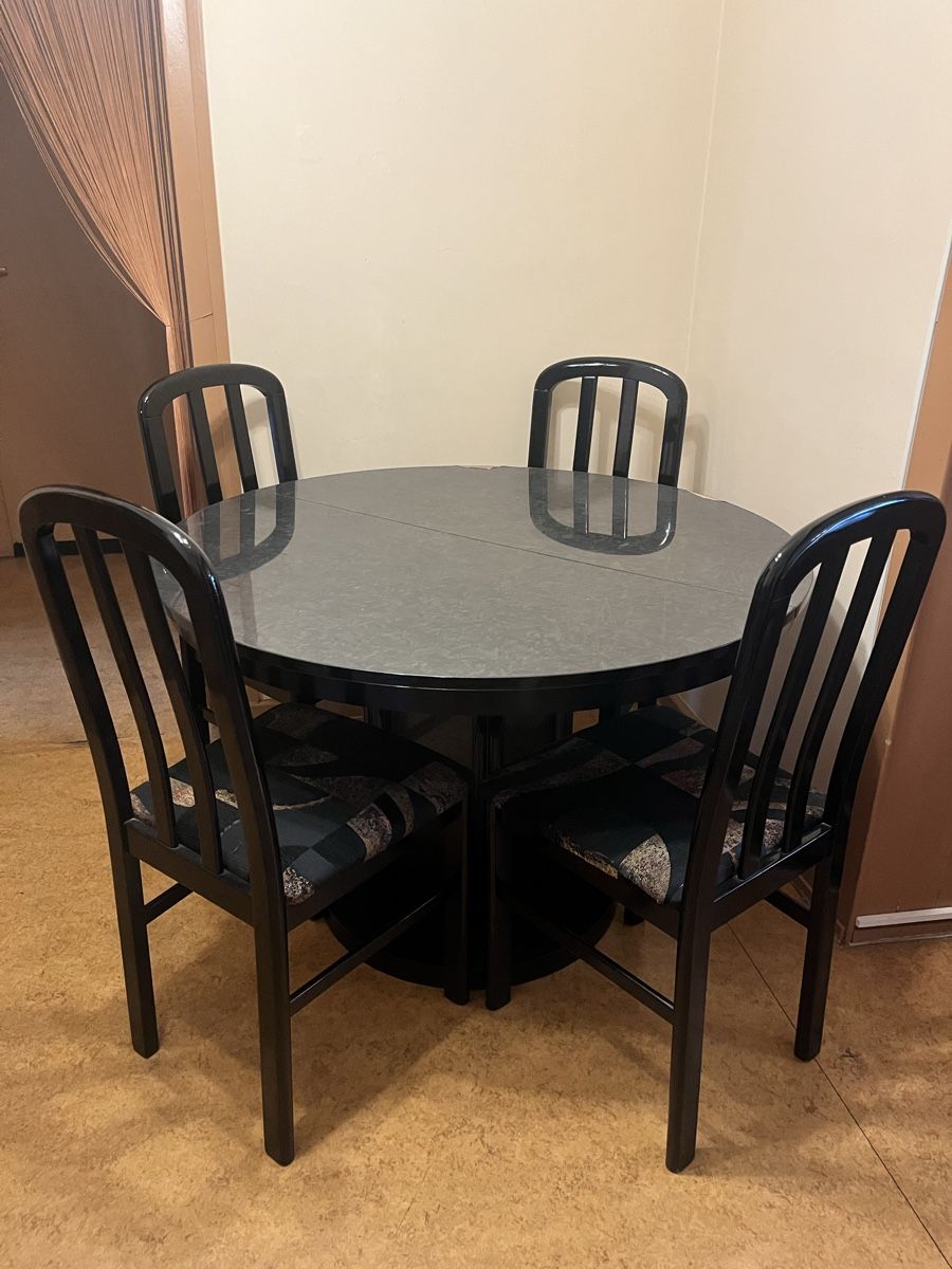 Tische: Table Ronde extensible avec 4 chaises. – Gebraucht aus Lausanne von son_2lq5 1