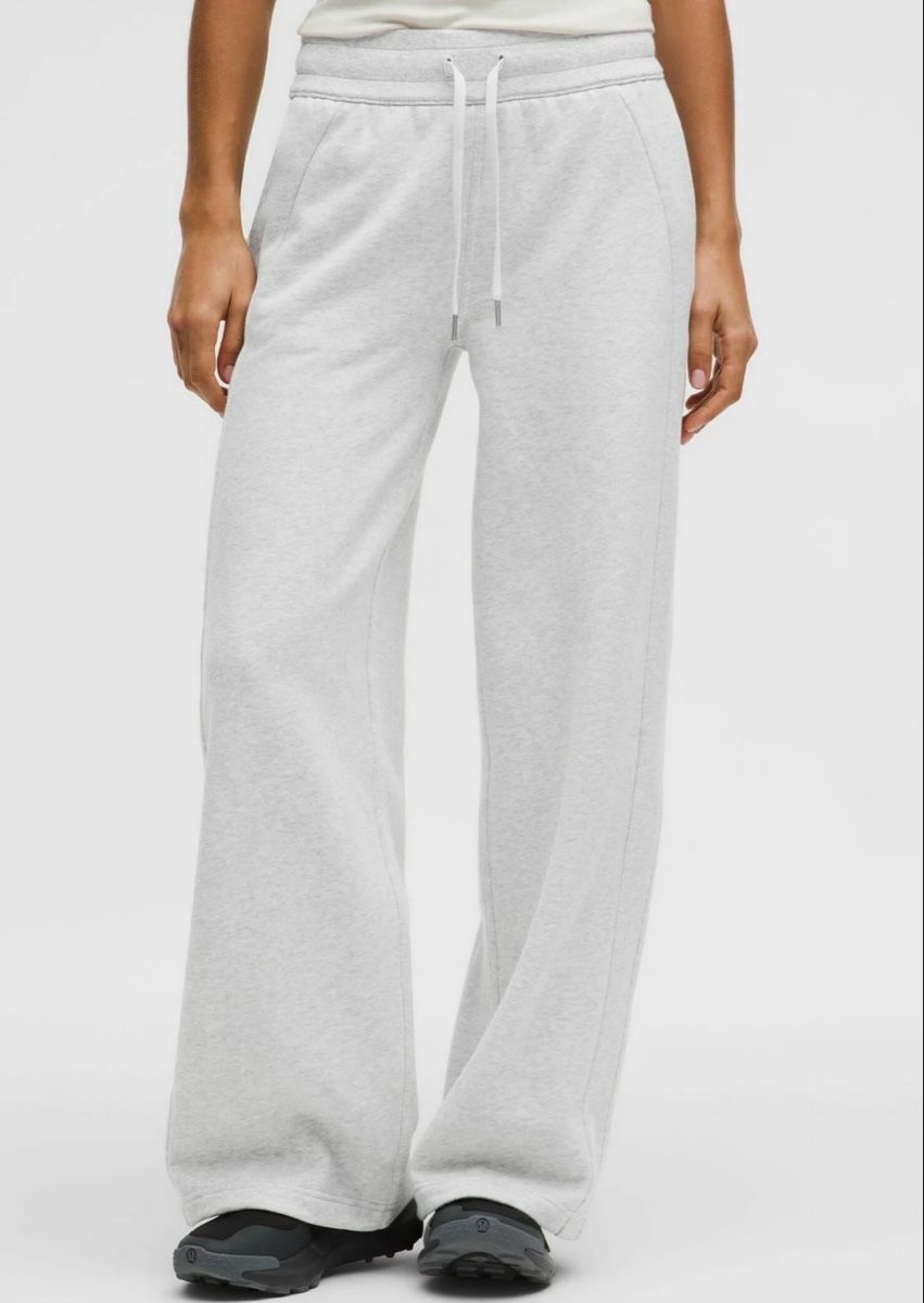 Lululemon Pantalons: Lululemon Jogginghose – D'occasion à Kloten par preloved9