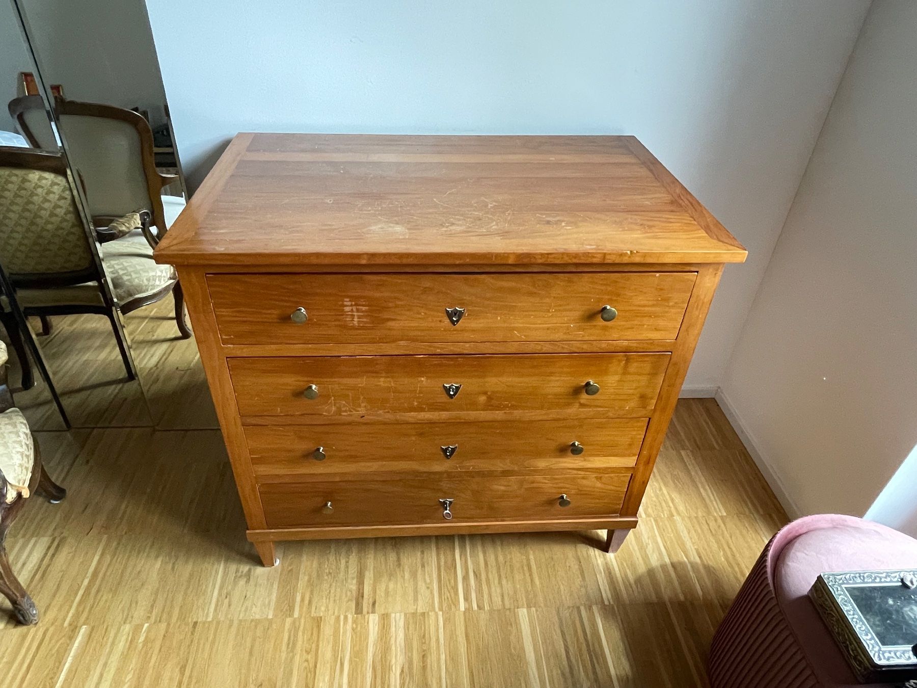 Cassettiere: Gratis Antike Kommode - Massives Holz - 4 Schubladen – Usato da Luzern venduto da woti-shop 2