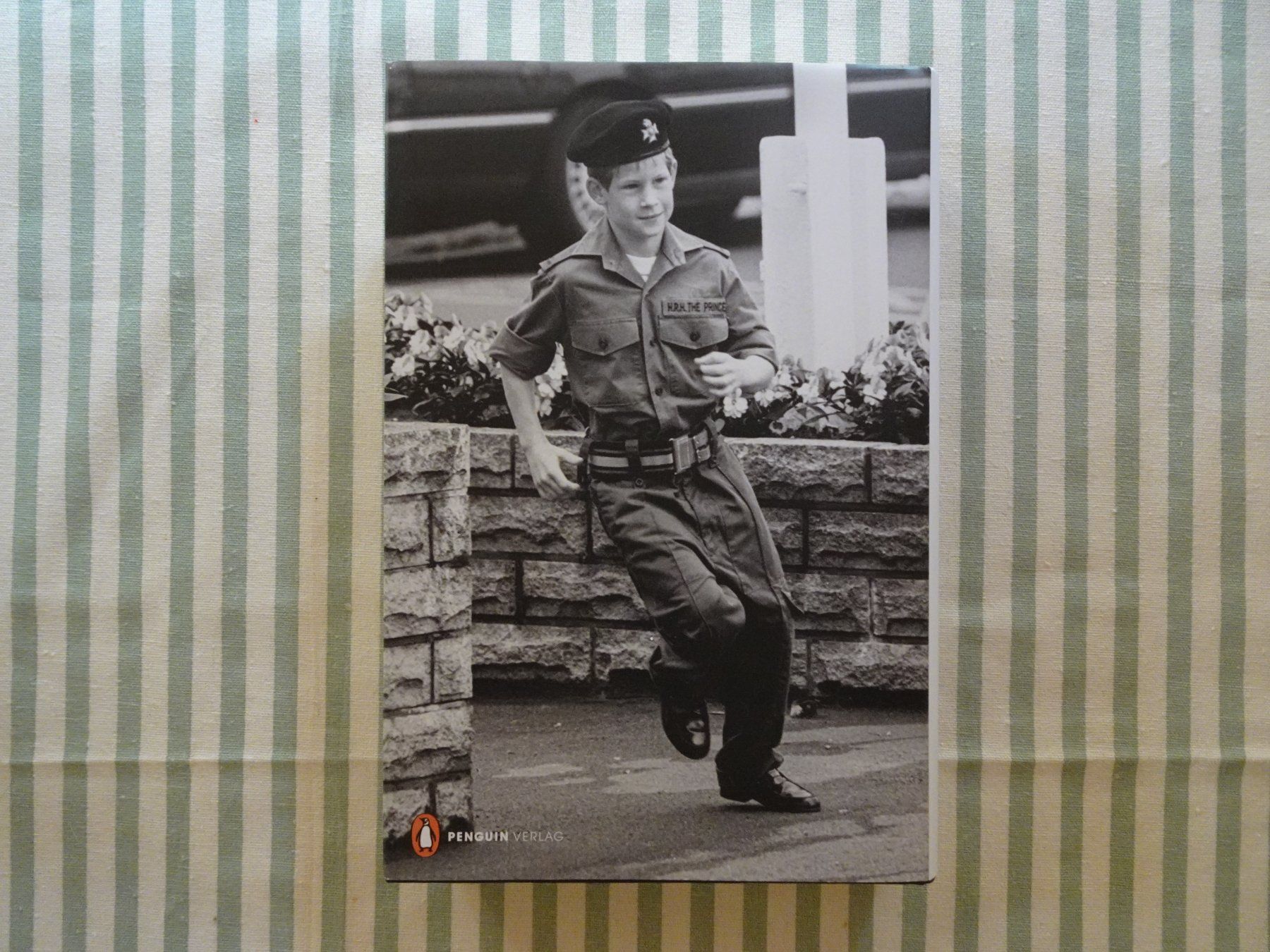 Libri: Prinz Harry - Reserve - Biographie - B875 – Usato da Küssnacht am Rigi venduto da Bookslove-Divers 1