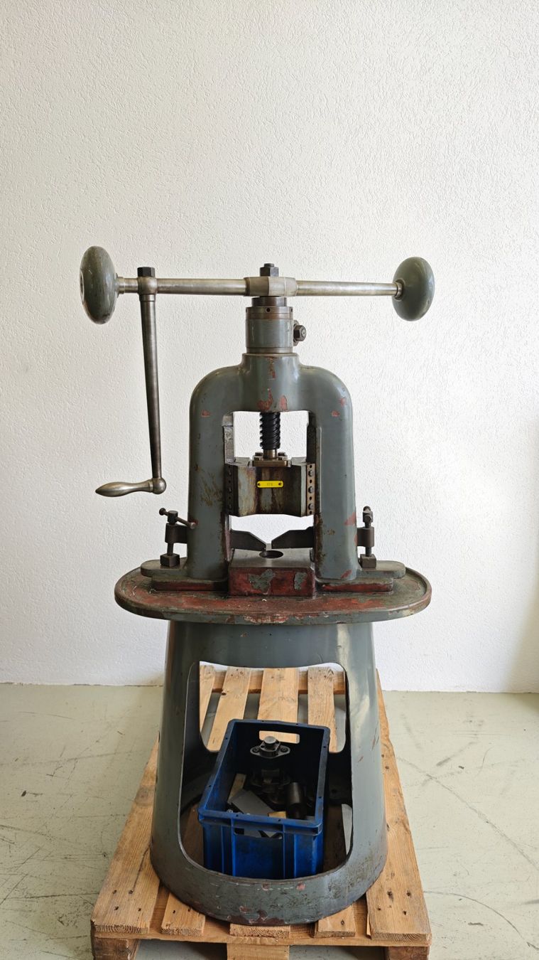 Alle Maschinen: Presse à balancier Osterwalder avec accessoires – Gebraucht aus Ste-Croix von CAP14_SARL
