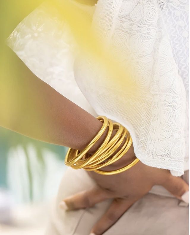 Armbänder & -reifen: Bracelet tibétain doré – Gebraucht aus Gorgier von hcaroline4 3