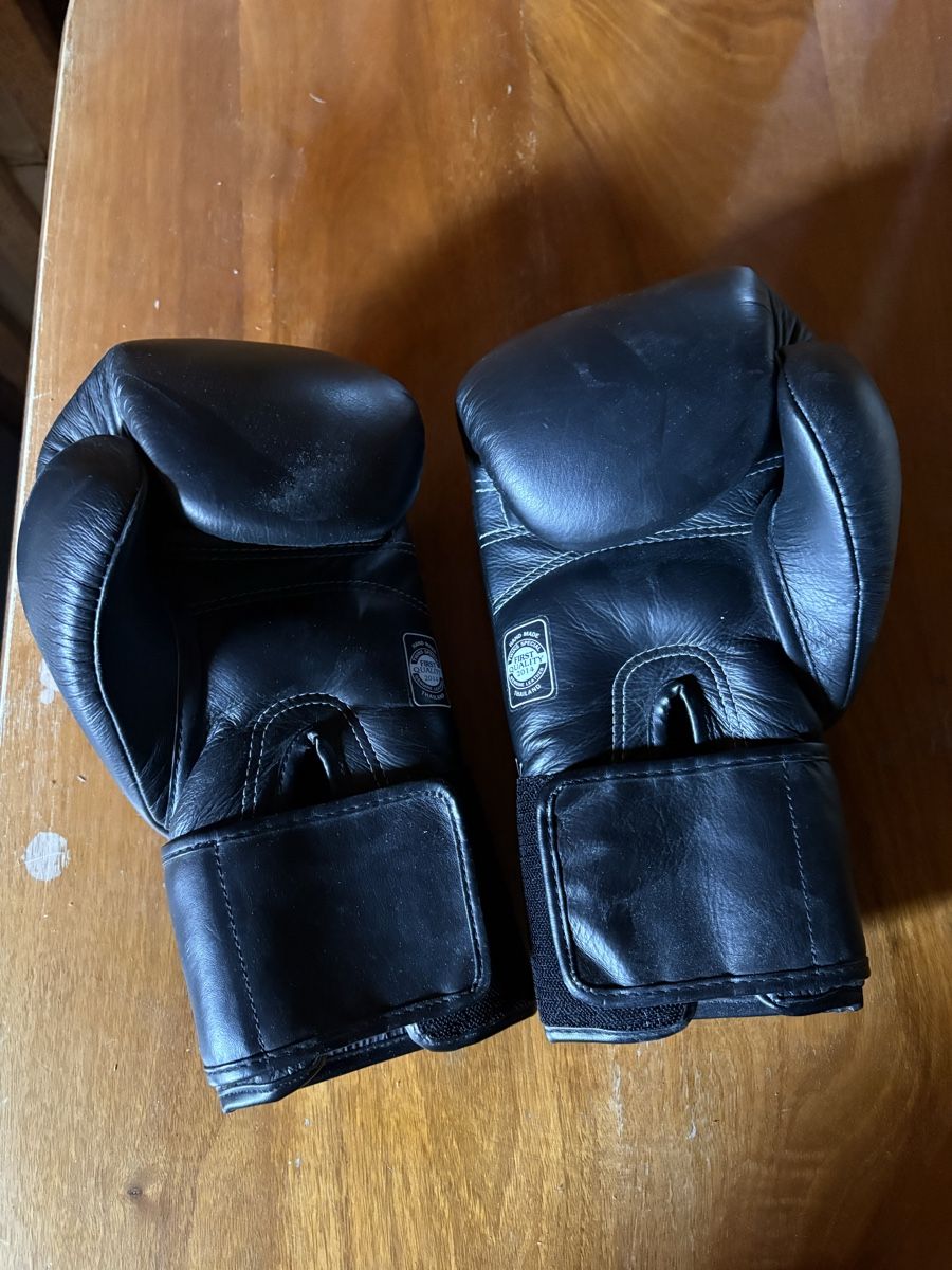 Guanti & manicotti: Boxhandschuhe Twins 10oz – Usato da Zürich venduto da ipmann 1