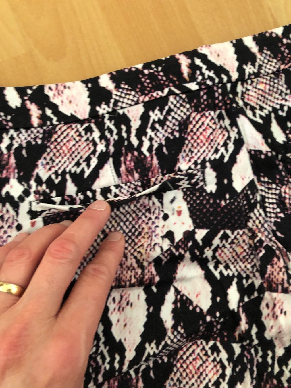 H&M Pantaloni: Hose kurz Gr 38 – Usato da Zürich venduto da Herbion1 3