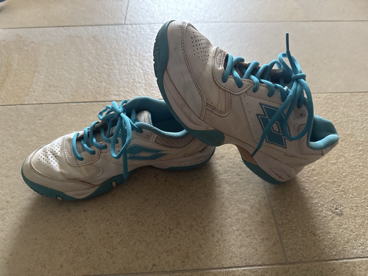 Scarpe da donna: Lotto Tennisschuhe Gr. 38 – Usato da Zumikon venduto da 19monica75 2