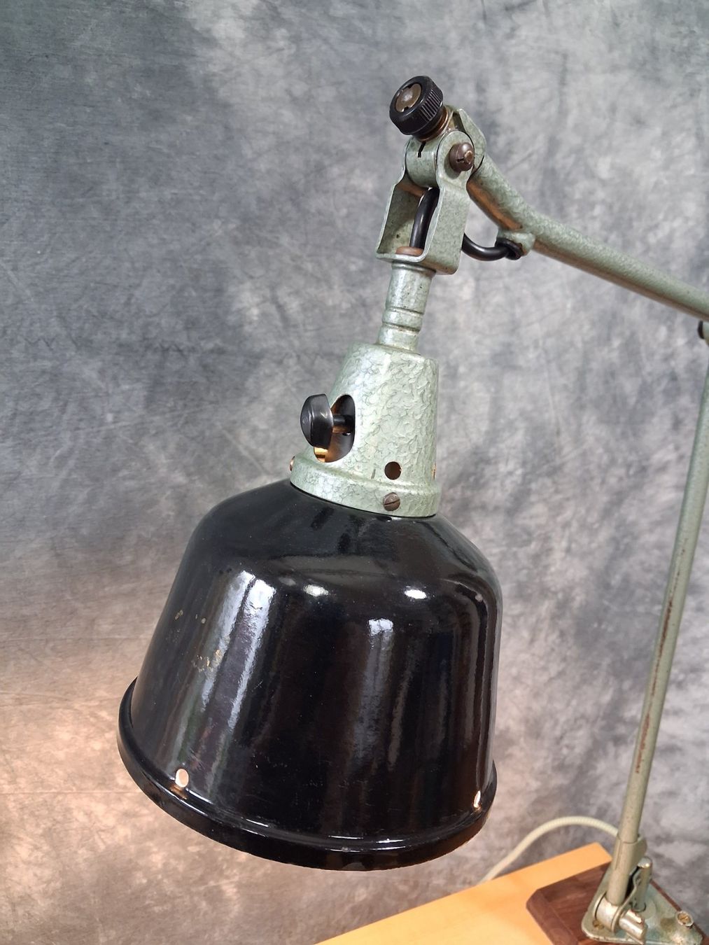 Luxo Lampen: Restaurierte alte Midgard Werkstattlampe – Gebraucht aus Winterthur von lampenretter 1