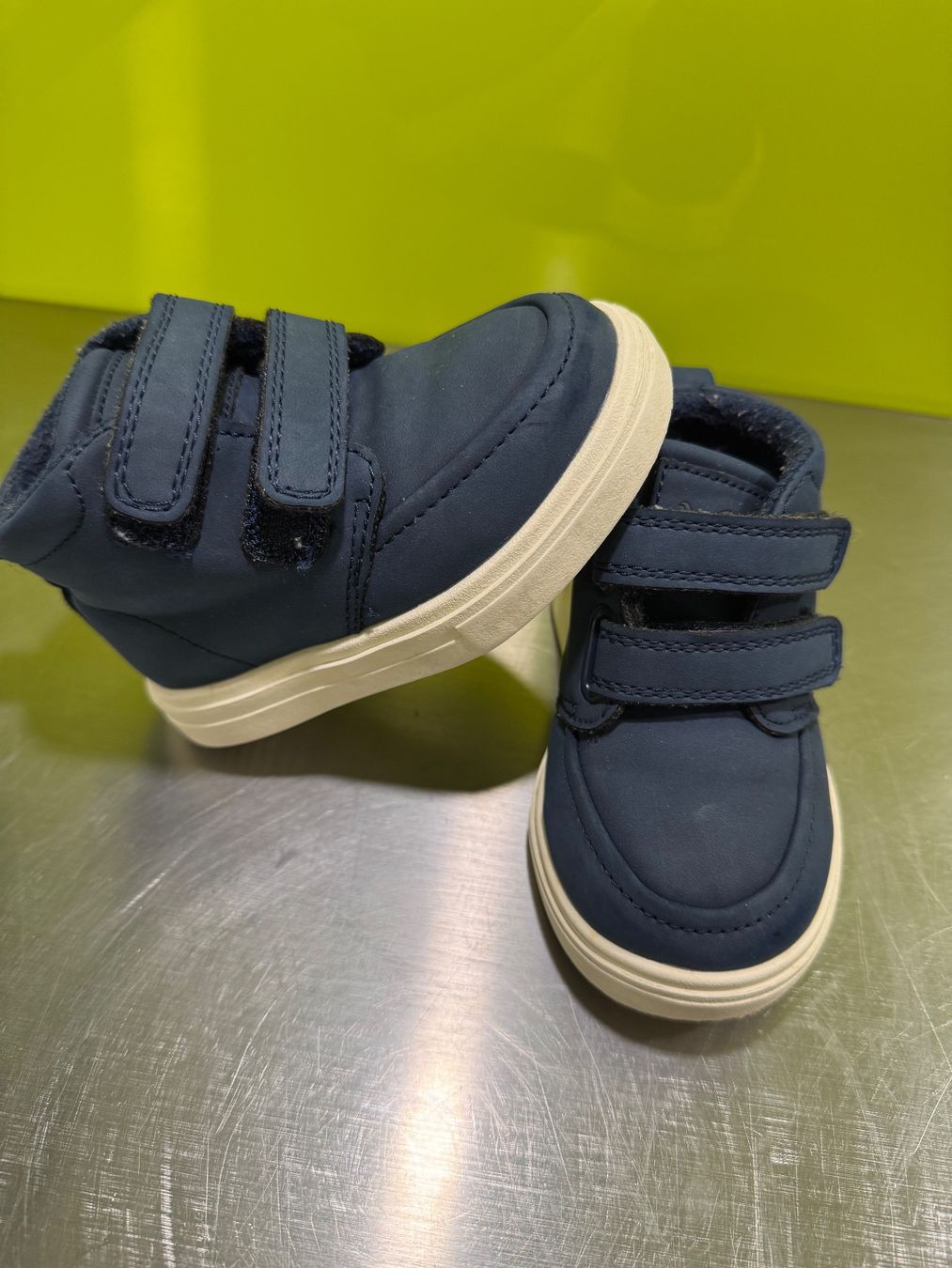 Schuhe für Jungen: Schuhe Nr 20,5 – Gebraucht aus Mägenwil von zah_n7jn 1