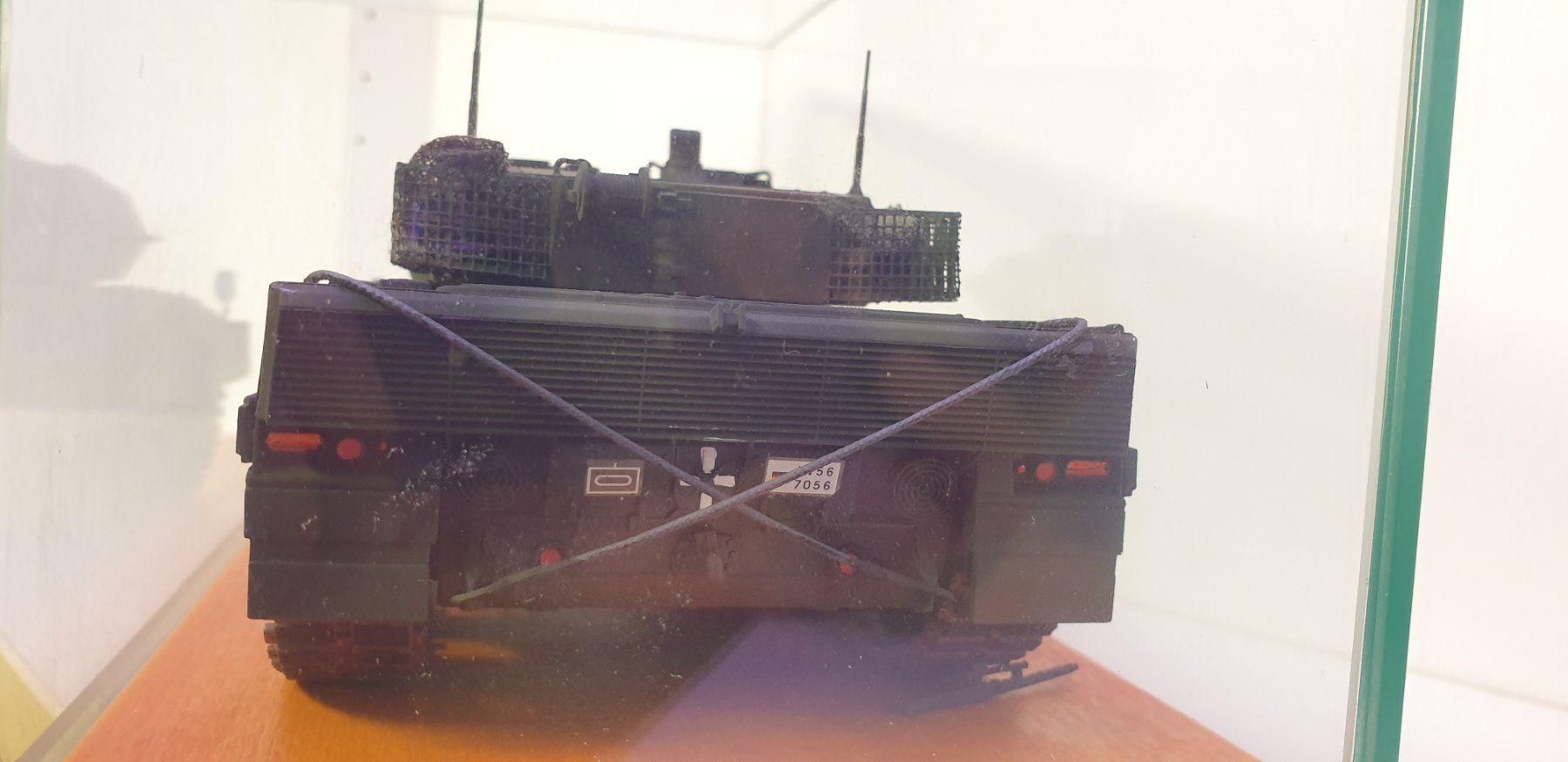 Kit di modellismo & Modellini statici: Modell Panzer Leopard 2A7+ mit Vitrine Top Zustand – Usato da Neuenhof venduto da ludovicco 3