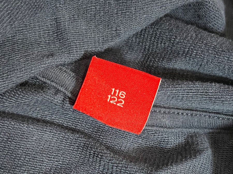 S.Oliver Pullover & Sweatshirts: S.Oliver Pullover, Gr. 116/122, Einhorn Motiv, Top Zustand! – Gebraucht aus Bottenwil von topshop 3