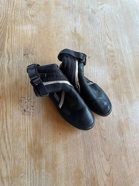 Scarpe da donna: Bottes néoprène voile – Usato da Genthod venduto da mca_l8ds