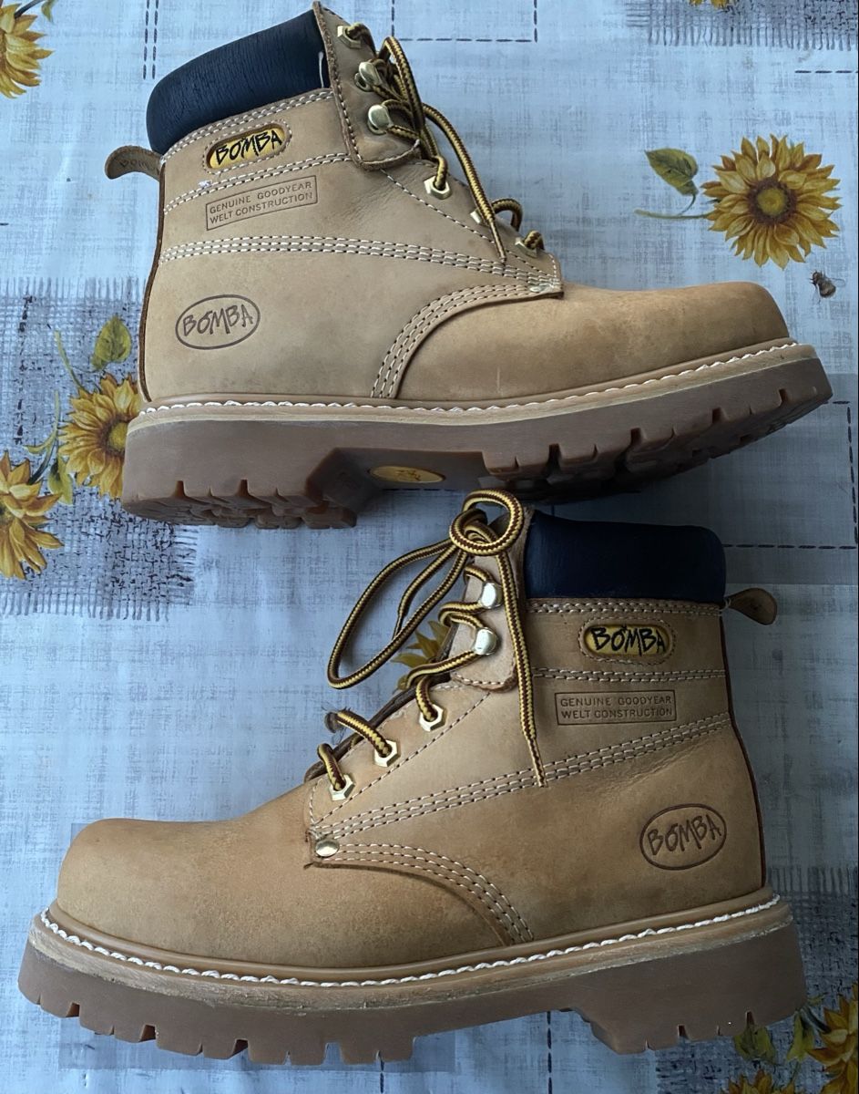 Scarpe da uomo: Bomba Boots Herren Grösse 41 – Usato da Allschwil venduto da Deal_Tiger99