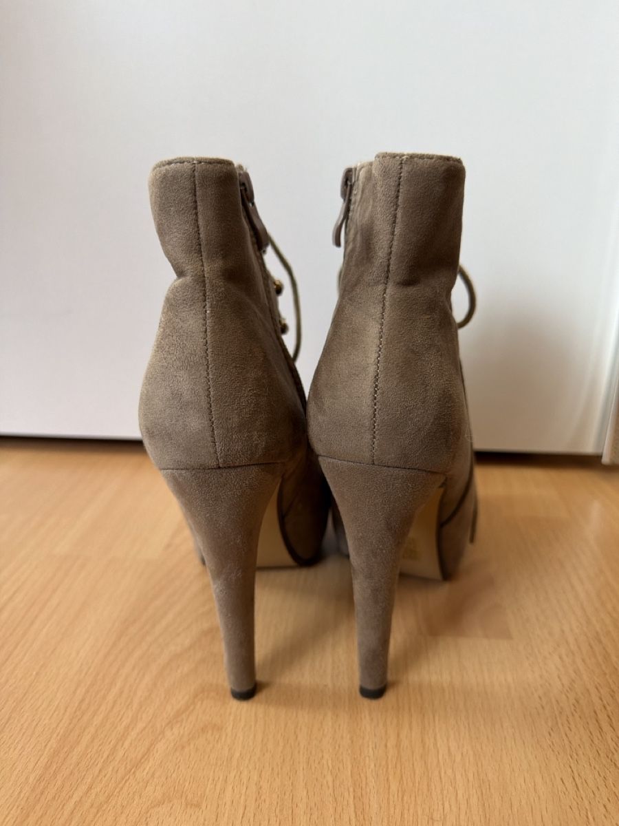 Scarpe da donna: Stiefeletten mit Absatz, Schnürung & Strass – Usato da Dagmersellen venduto da SabrinaZu 1