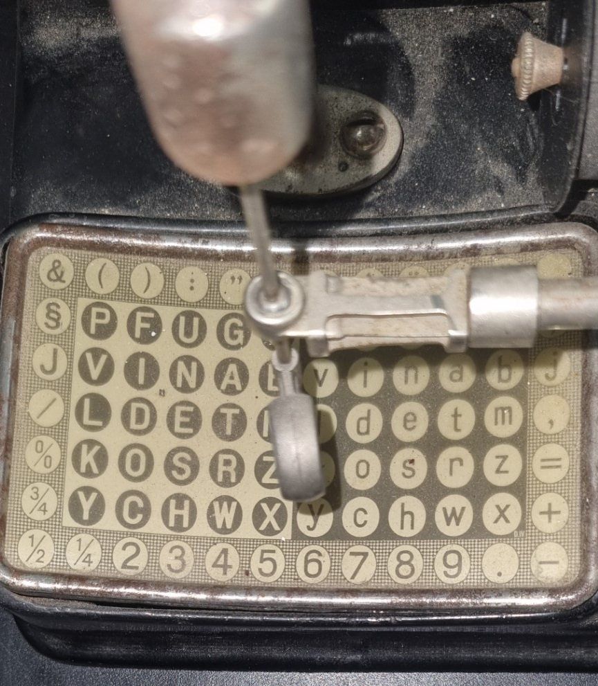 Macchine da scrivere: Schreibmaschine Special AEG – Usato da Flums venduto da Flumsantik 2