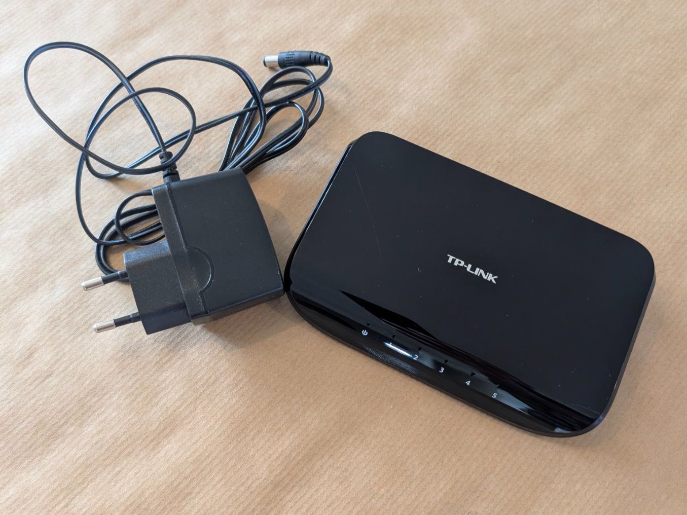 TP-Link Hubs & Switches: TP-Link TL-SG1005D 5-Port Gigabit Desktop Switch – Gebraucht aus Zürich von otonm