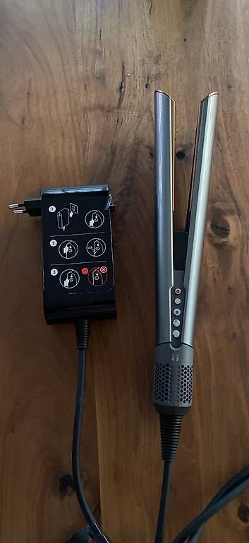 Piastre & Arricciacapelli: DYSON Haarglätter Airstrait – Usato da Wallisellen venduto da mgb40