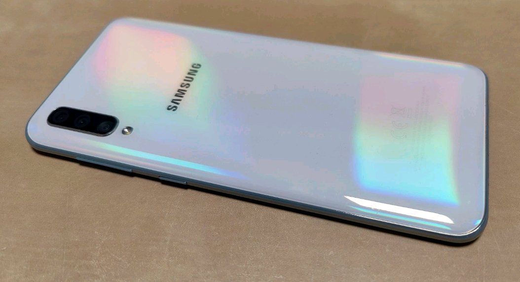 Samsung Telefoni cellulari / Smartphones: Samsung A50 / 128GB – Usato da Luzern venduto da Waince786
