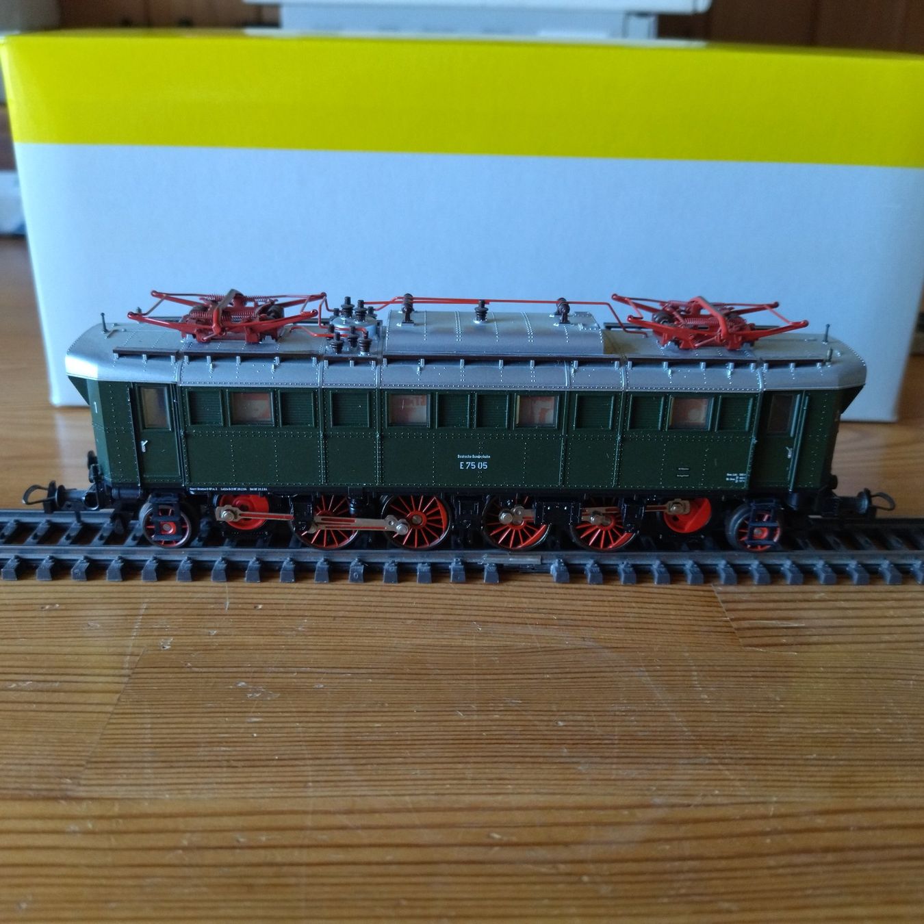 Trix Modellini di ferrovie: Trix Lok BR E 75 (810) – Usato da Basel venduto da BeanieUp 1