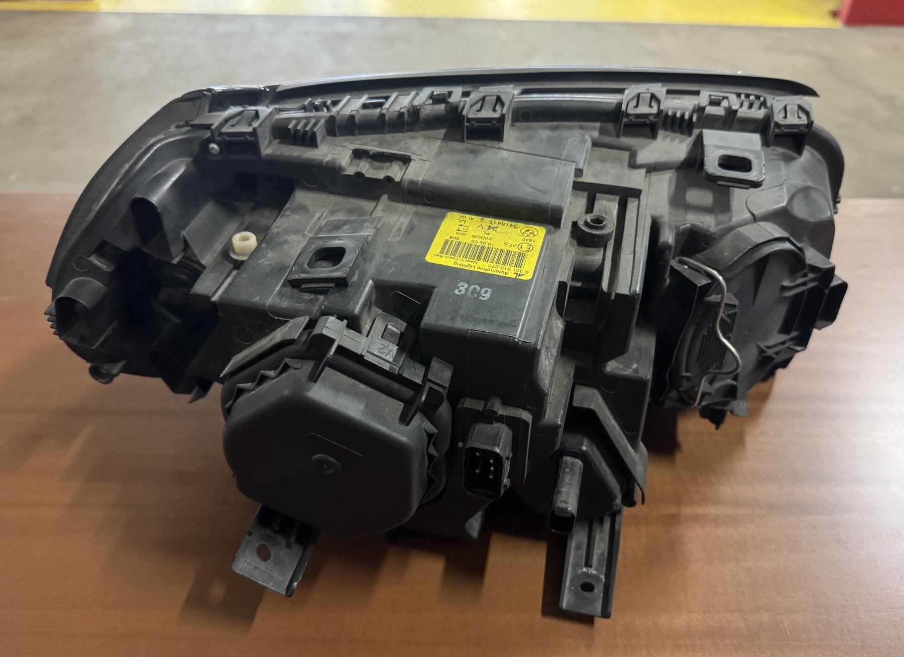 BMW Scheinwerfer: BMW X3 E83 phare xenon avec support – Gebraucht aus Satigny von rfo59 2