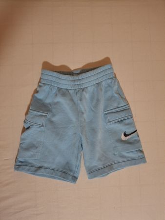 Short Nike garçon bleu clair taille S (128-137 cm)