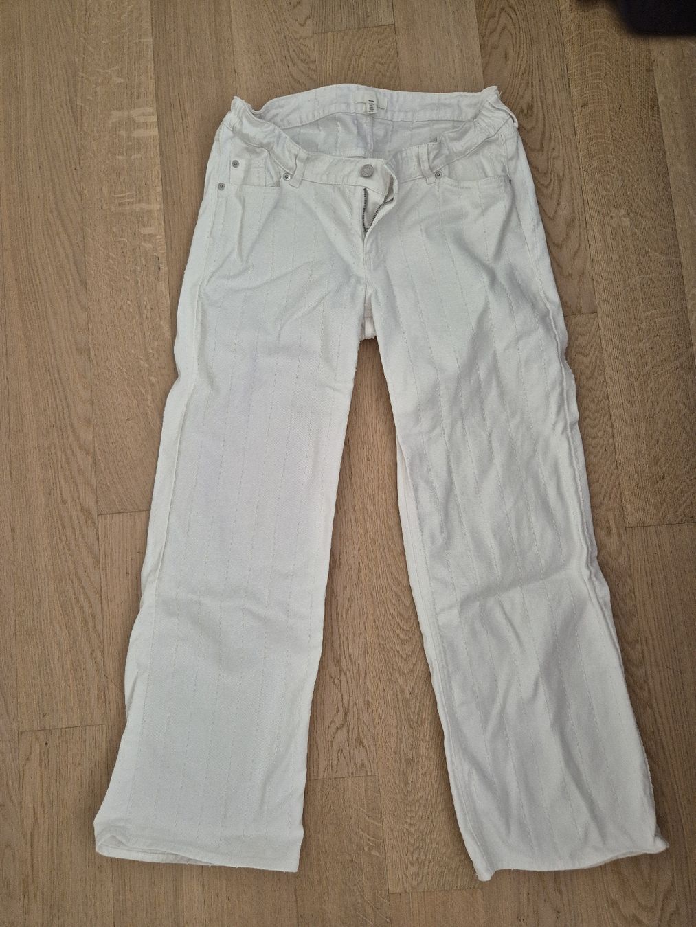 H&M Jeans: Pantalon blanc H&M mama -  M – Neu (gemäss Beschreibung) aus Zürich von lou_z6jt