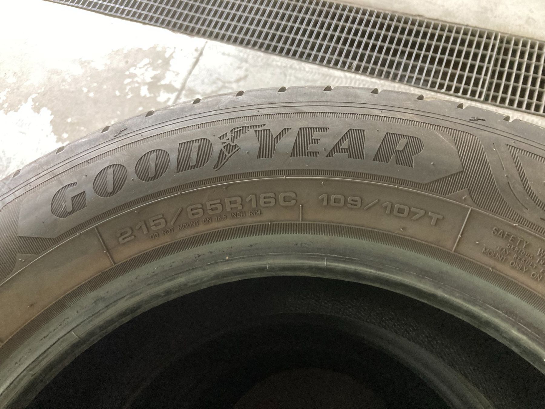 Continental Pneus & Kompletträder: 215/65R16 C Sommerpneu Good Year – Neu (gemäss Beschreibung) aus Cham von WB2223 2
