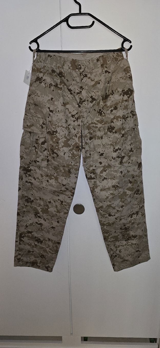 US Army Uniformi: Original US Army Combat Hose Desert Digital Tarn – Usato da Schaffhausen venduto da aos_hv6l