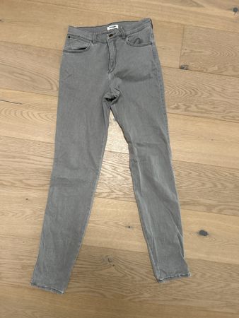 Jeans Wrangler grau Damen Grösse 30/34 sehr guter Zustand