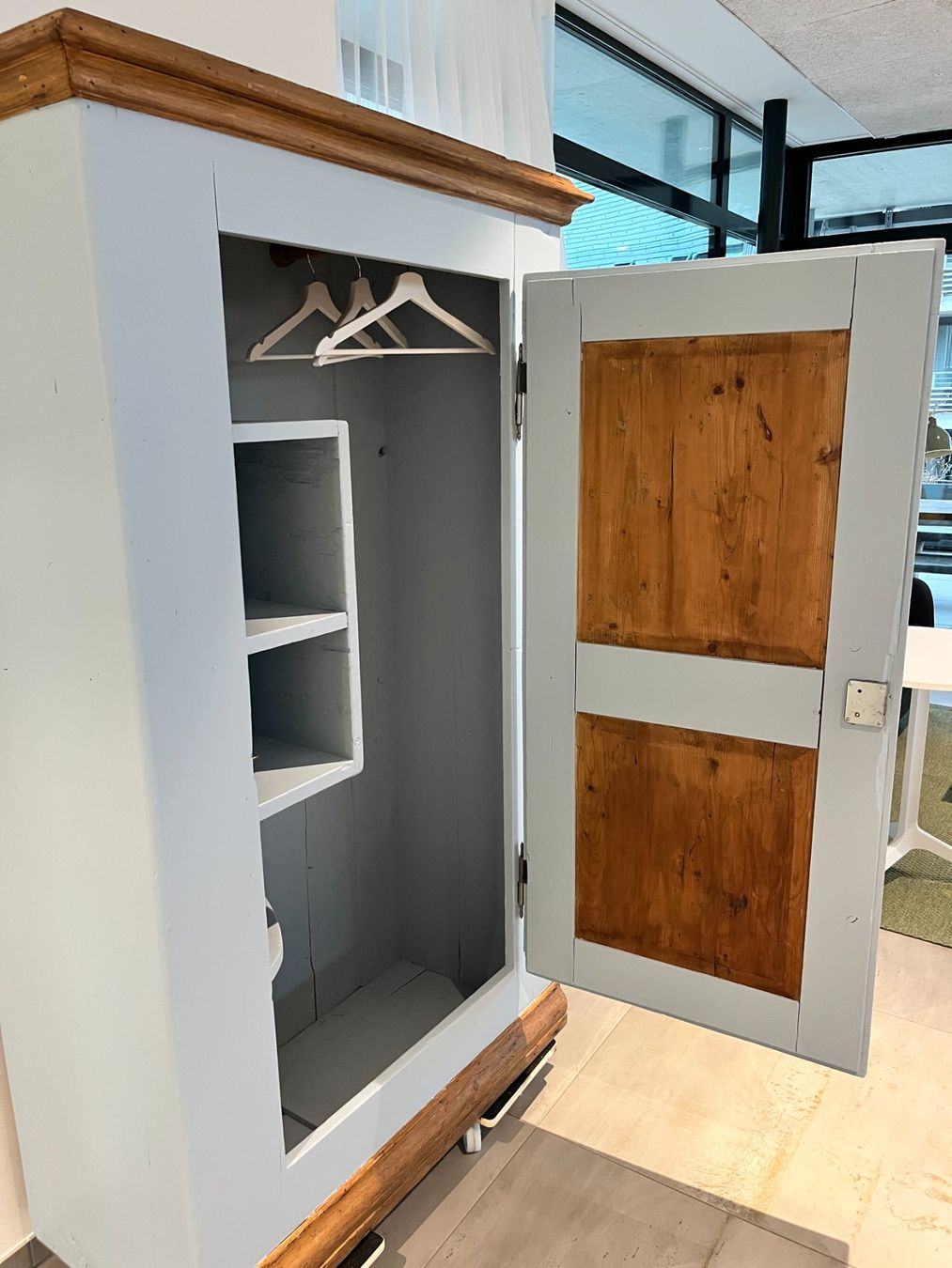 Armadi: Vintage-Schrank wunderschön restauriert – Usato da Hausen am Albis venduto da Vintage-by-Nordic 8