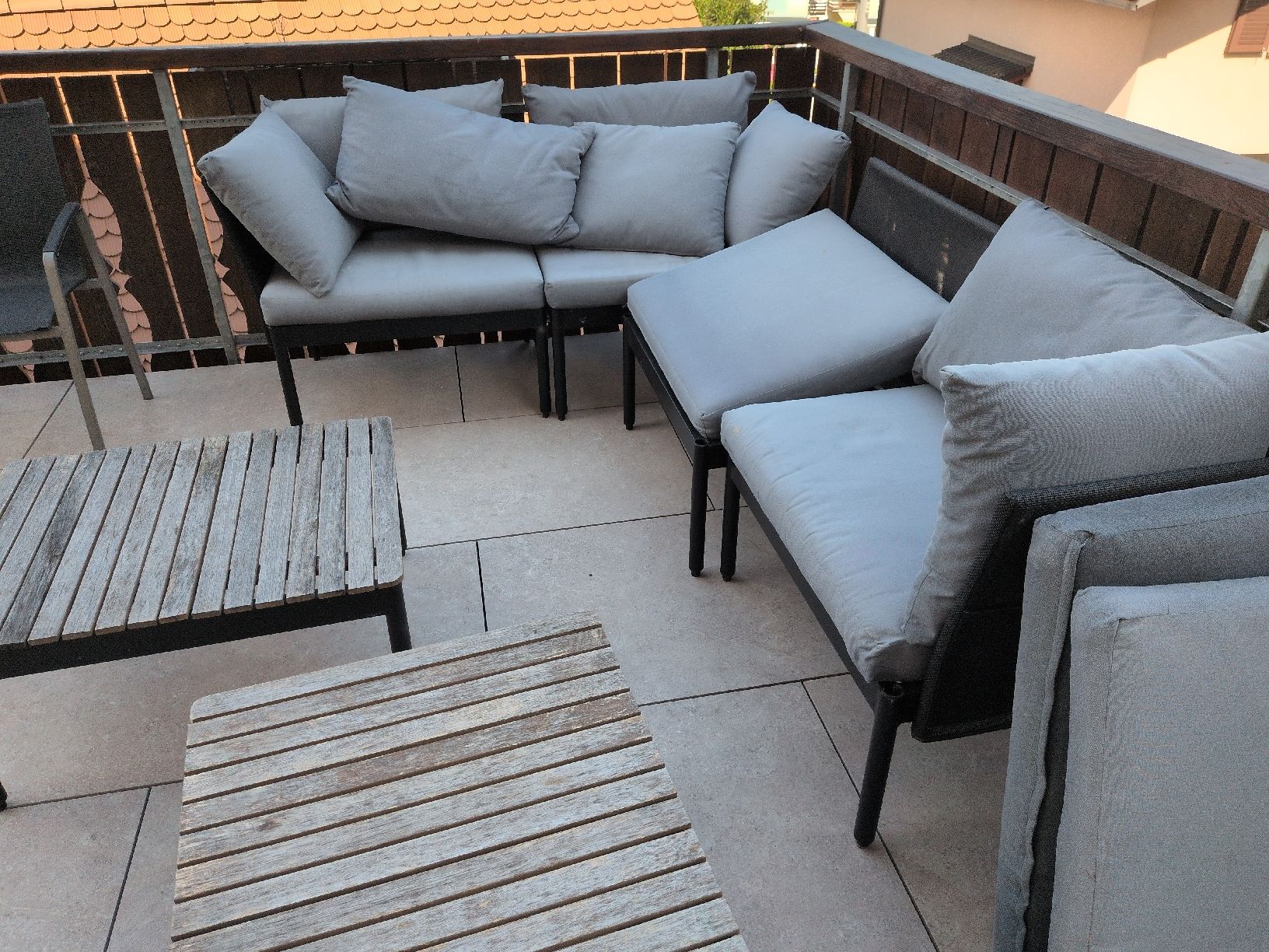 Micasa Sofas: Gartensofa Set mit 2 Tischen und Kissen – Gebraucht aus Bilten von Varix 4