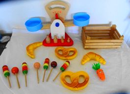 Holz Spielzeug Waage mit Holzzubehör Glace und Gebäck