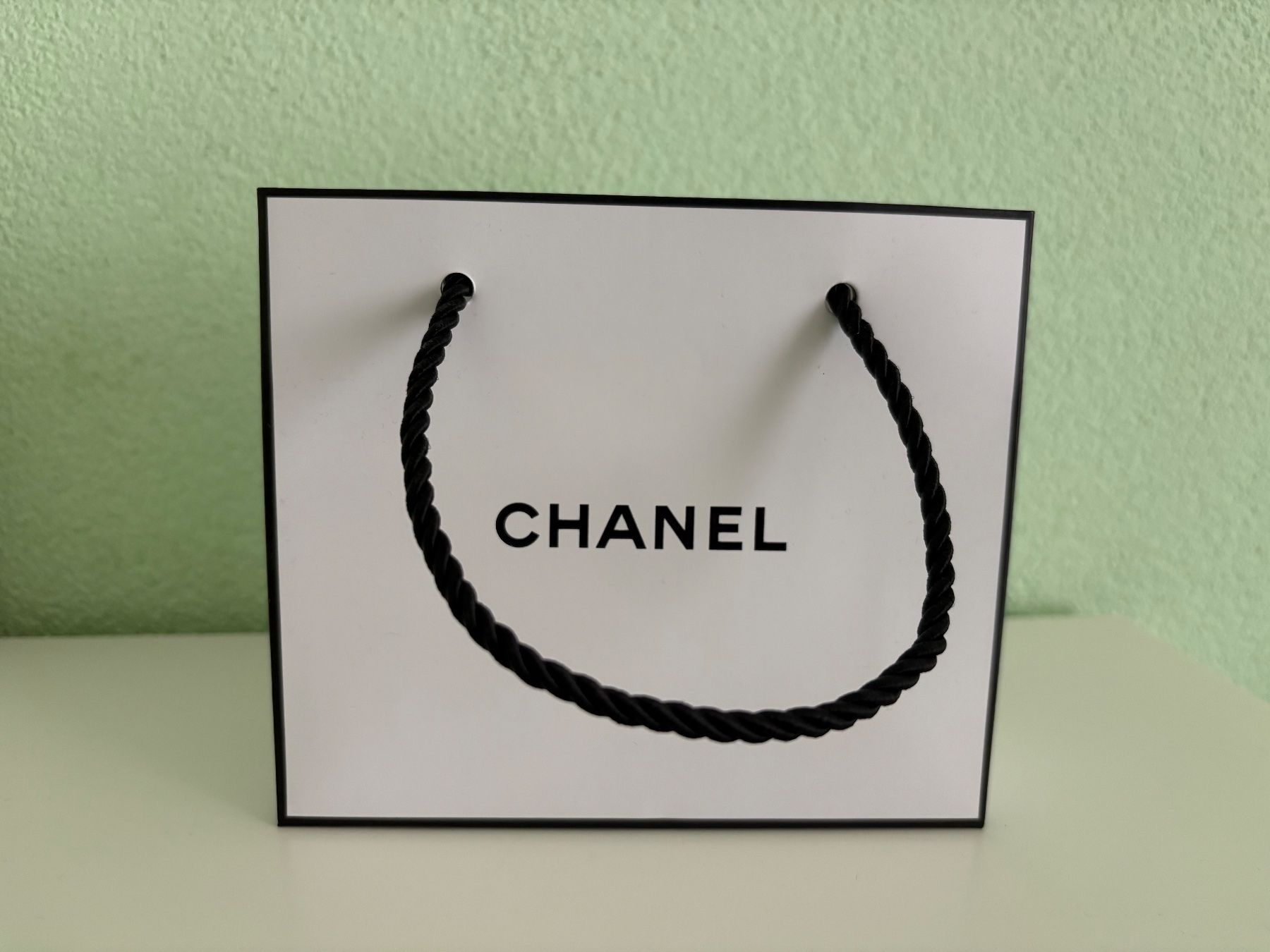 Chanel Sacs: CHANEL Paper bag - 13 x 11.5 cm – Neuf avec emballage d'origine à Muzzano par Sidney_3