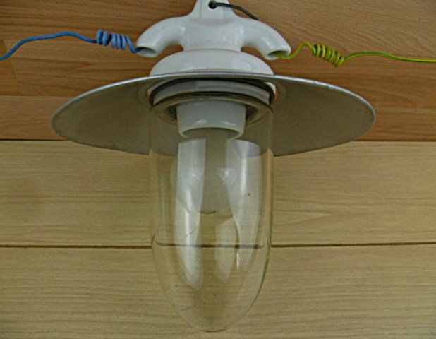 Lampade: Hof-, Stall-, Keller-, Zimmerlampe – Usato da Effretikon venduto da Heimstudio 3