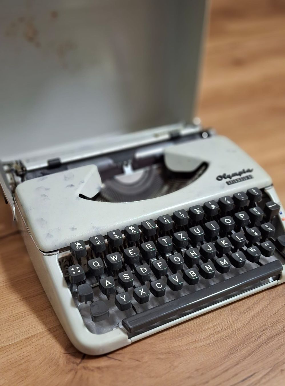 Macchine da scrivere: Schreibmaschine Olympia – Usato da Bäriswil BE venduto da vonys 1