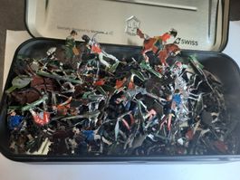 GRAND LOT d'anciens SOLDATS DE PLOMB