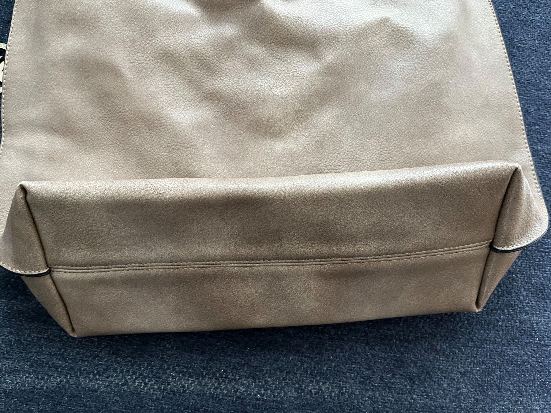 Borse da donna: Damen Handtasche beige / schwarz – Usato da Jona venduto da Flexer02 3