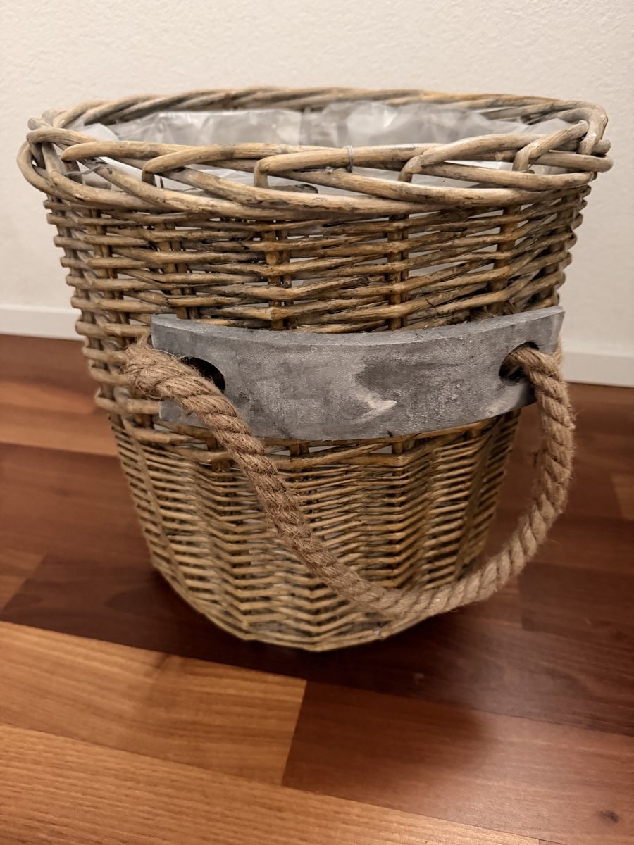 Altro per la casa: Blumentopf Korb Weide mit Seilgriffen – Nuovo (secondo la descrizione) da Adligenswil venduto da mypremium-shop 1
