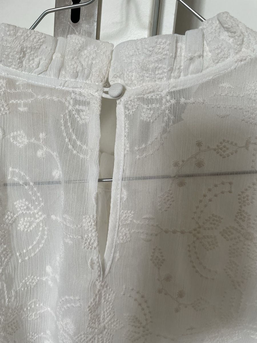 Sezane Top: Top Sézane blanc brodé taille taille 36  – Nuovo (secondo la descrizione) da Zug venduto da MWestK 4