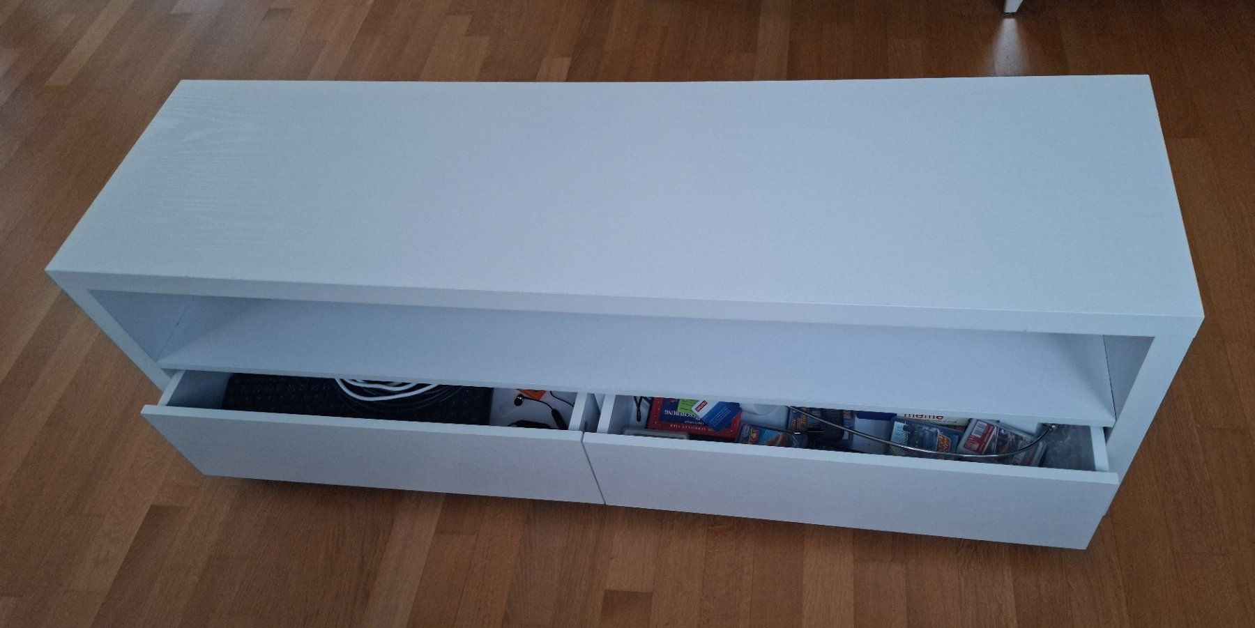 Pfister TV Möbel: Fernsehmöbel weiss 140 x 39.5 x 45.5 cm – Gebraucht aus Güttingen von DeniseBaumann 1