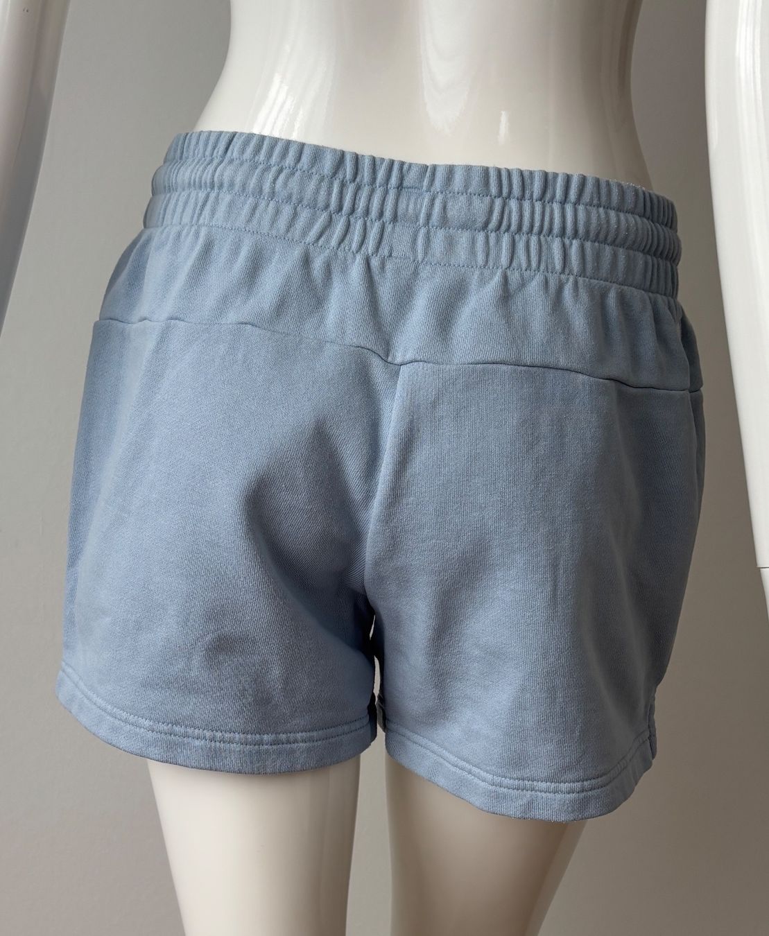 Adidas Hosen: ADIDAS Sweat Shorts hellblau - EU M – Gebraucht aus Bottmingen von Merkur_Basel 3