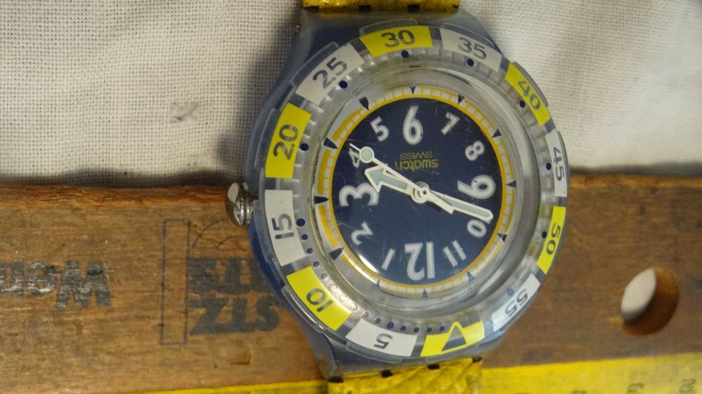 Swatch Orologi: S-WATCH  SCHÖNE HERREN UHR,QUARTZ.SCHÖNE MODE .LÄÜFT – Usato da zürich venduto da ahmad01 6