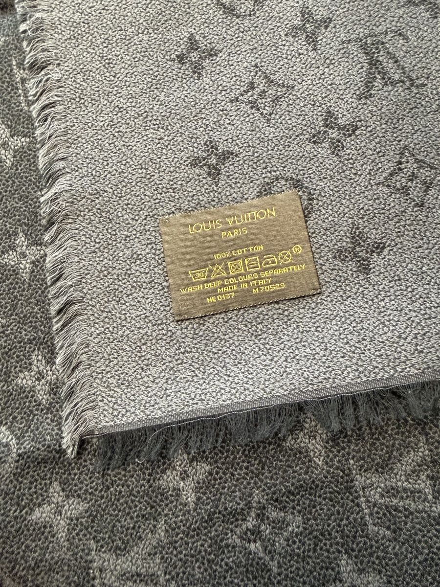 Louis Vuitton Foulards & écharpes: Louis Vuitton Monogram Classic scarf – Neuf (Voir description) à Zollikerberg par mik_5skf 3