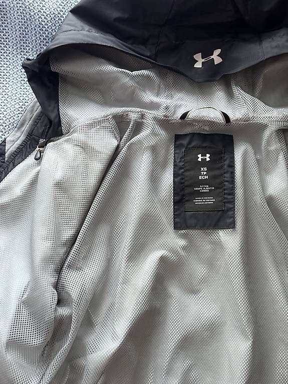Giacche: k-way under armour noire  – Nuovo e nell'imballaggio originale da Le Lignon venduto da jm__k2lf 3